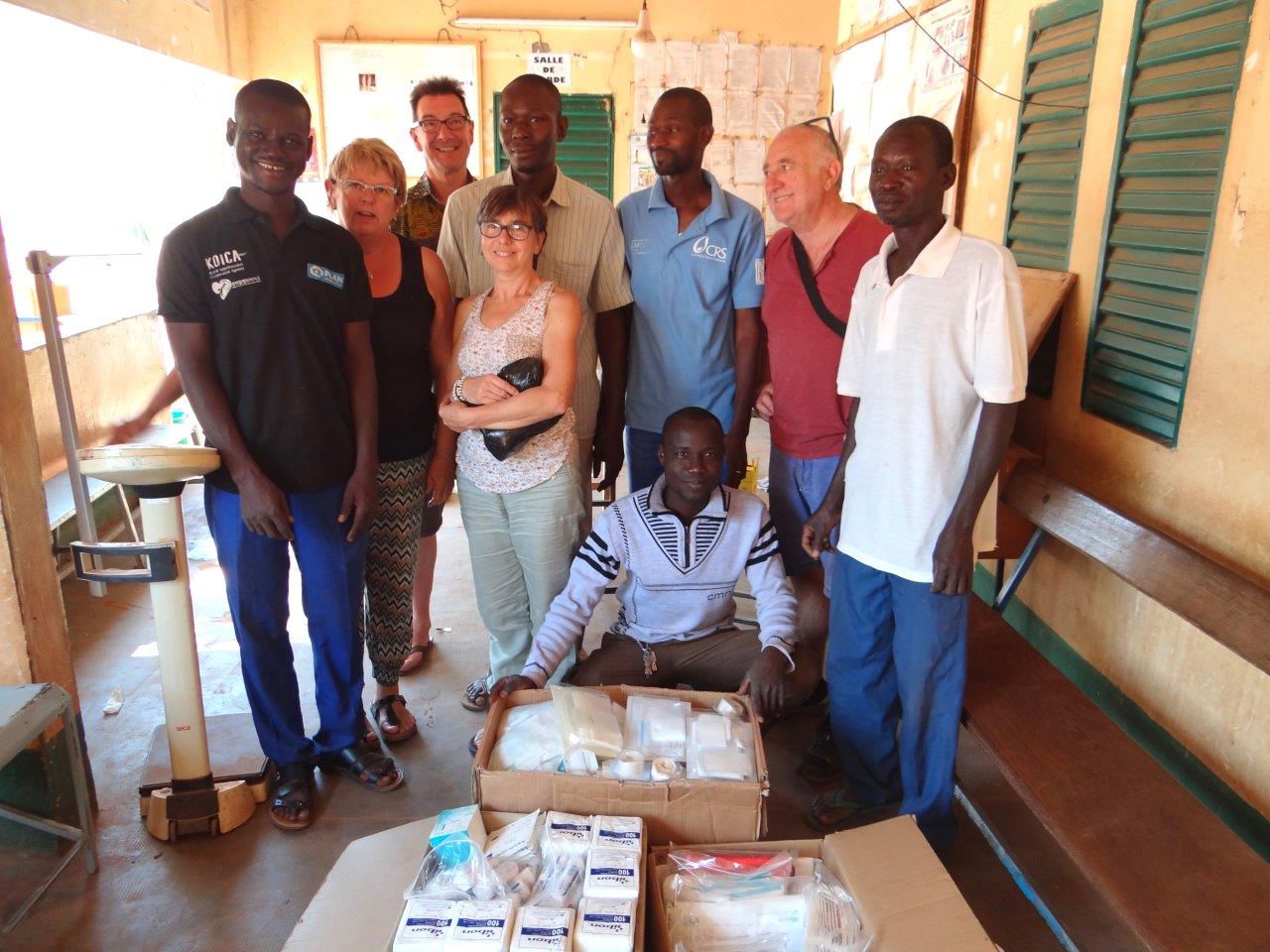 santé - équipe de soignants reçoit le lateriel